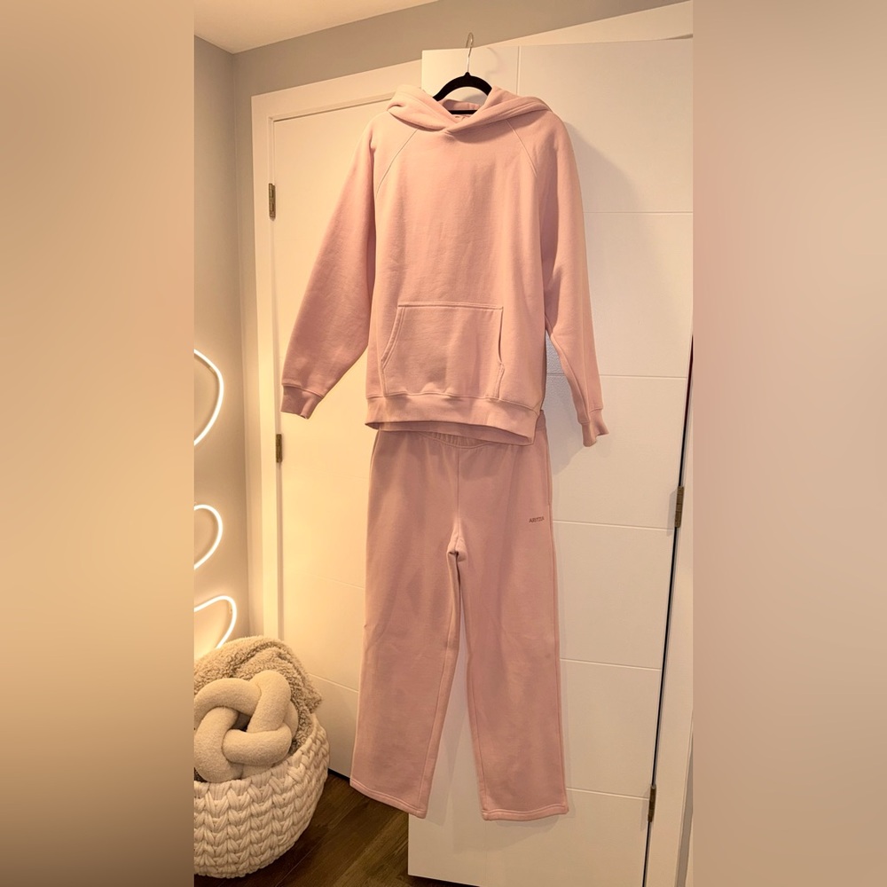 aritzia cupid pink mega reglan hoodie & mega straight sweatpants - size small